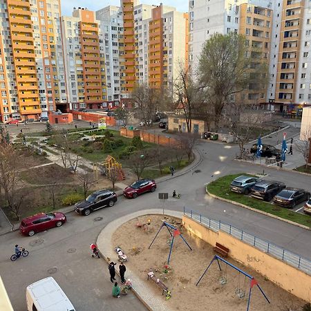Cozy Two Bedroom Large Apartment Chisinau Bagian luar foto