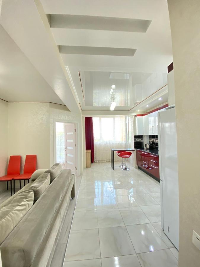 Cozy Two Bedroom Large Apartment Chisinau Bagian luar foto