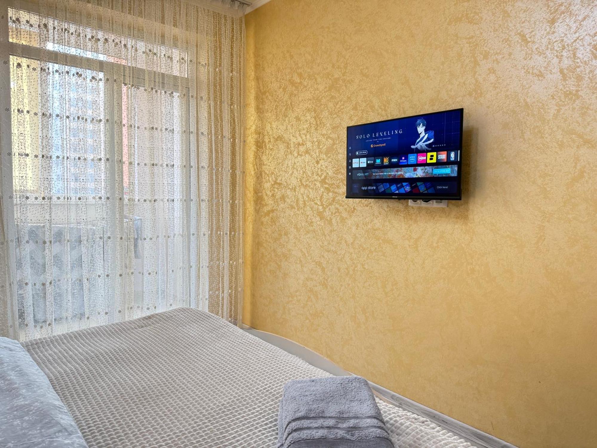 Cozy Two Bedroom Large Apartment Chisinau Bagian luar foto