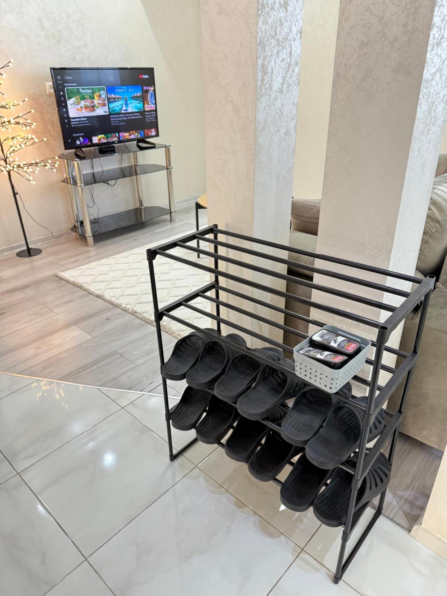 Cozy Two Bedroom Large Apartment Chisinau Bagian luar foto