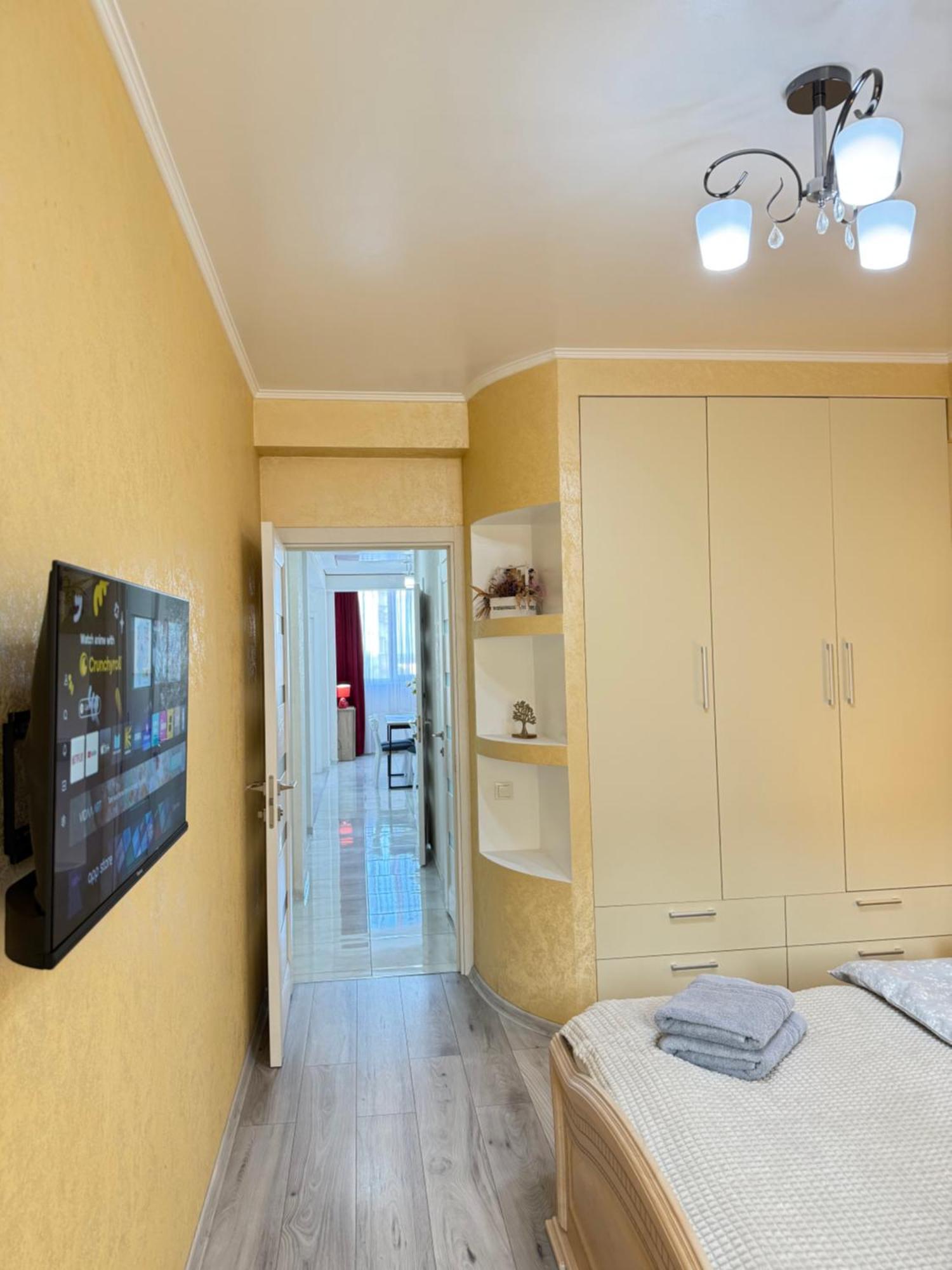 Cozy Two Bedroom Large Apartment Chisinau Bagian luar foto