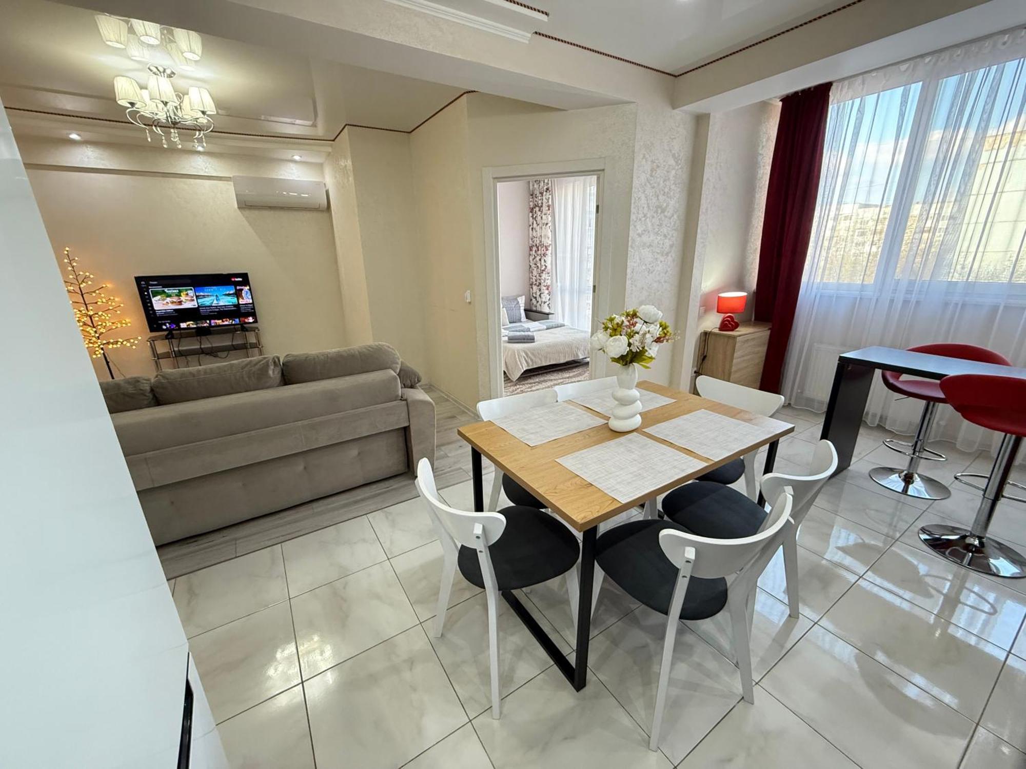 Cozy Two Bedroom Large Apartment Chisinau Bagian luar foto