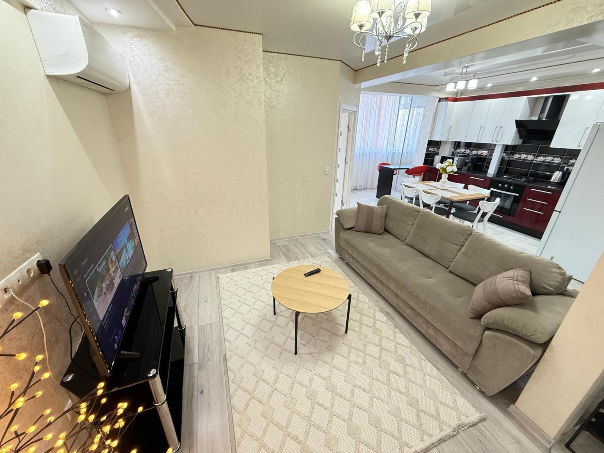 Cozy Two Bedroom Large Apartment Chisinau Bagian luar foto