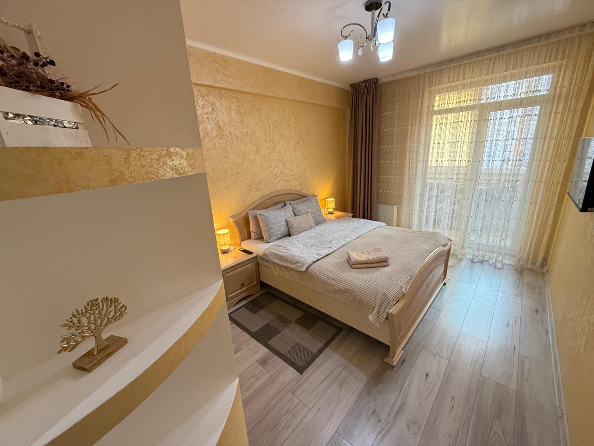 Cozy Two Bedroom Large Apartment Chisinau Bagian luar foto