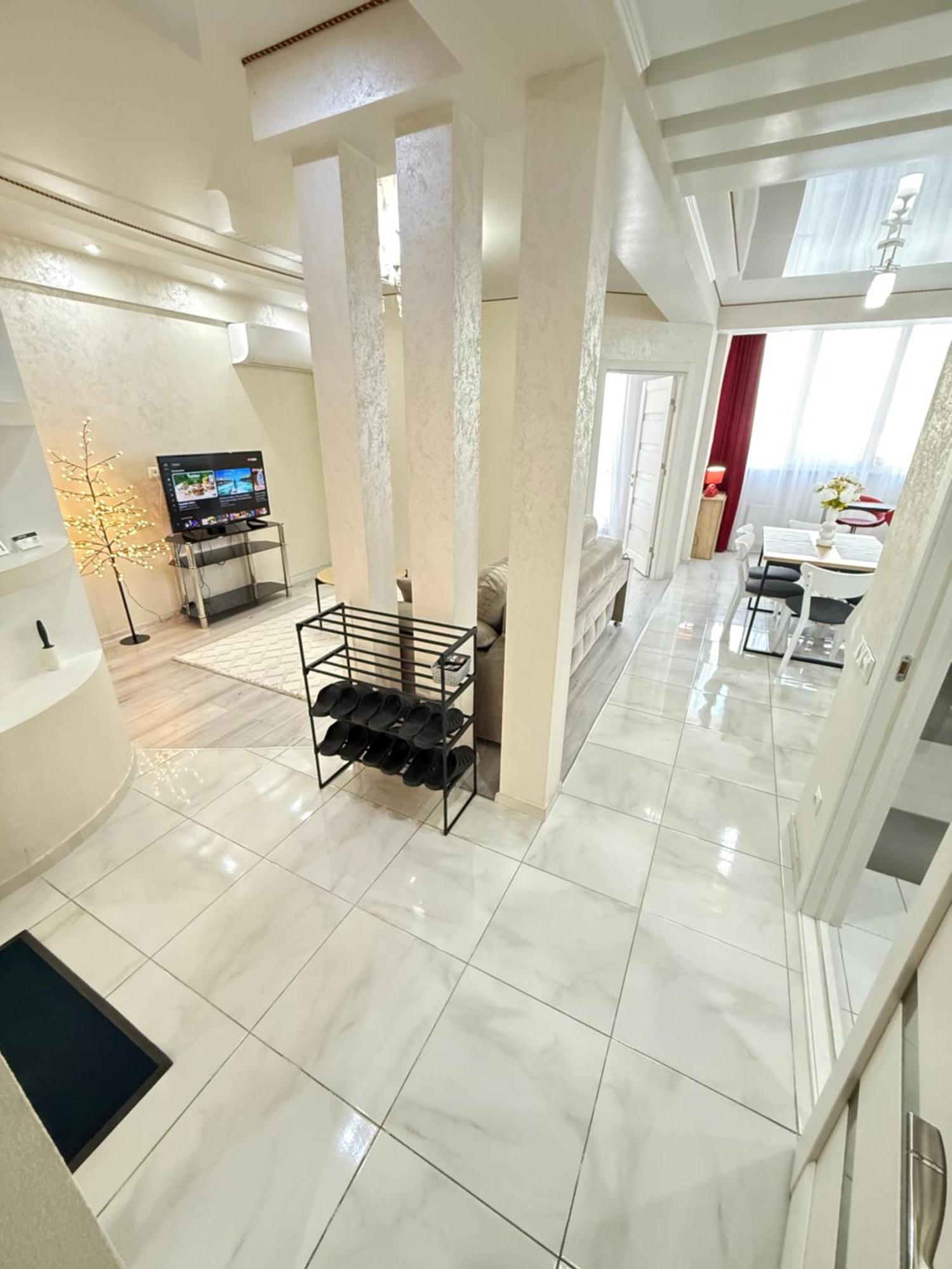Cozy Two Bedroom Large Apartment Chisinau Bagian luar foto