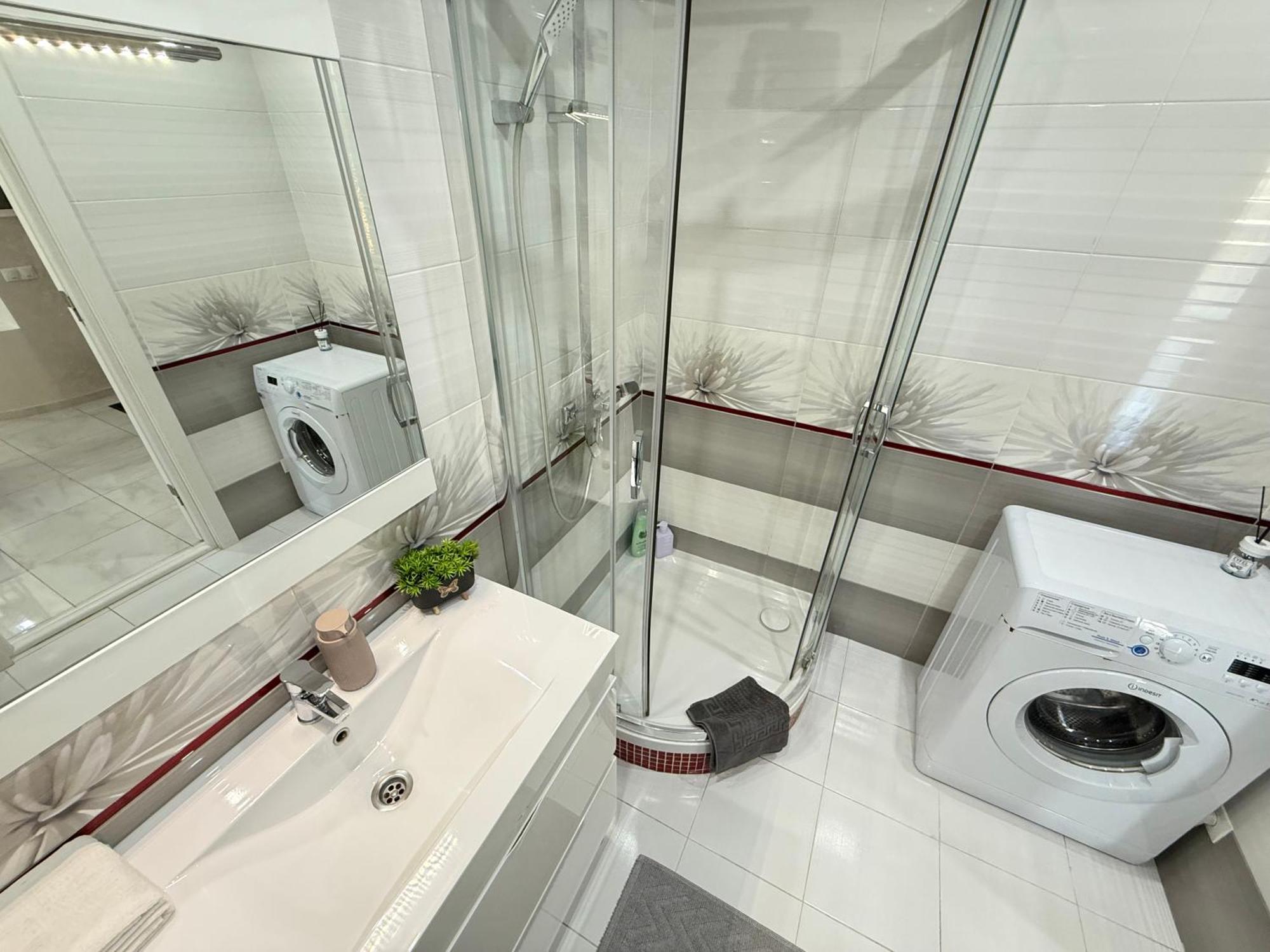Cozy Two Bedroom Large Apartment Chisinau Bagian luar foto